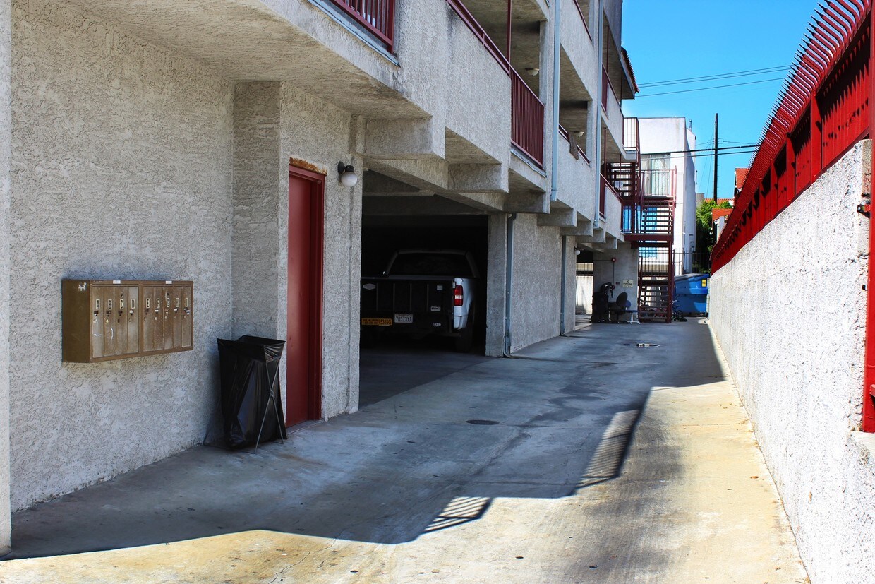 Foto principal - 157 S Hoover St