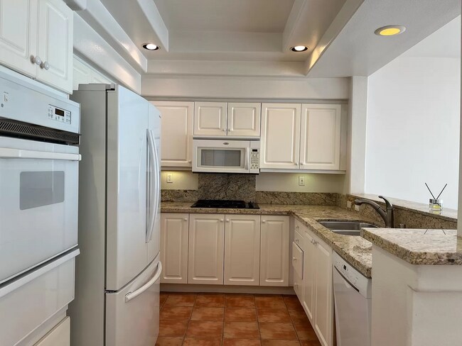 Building Photo - Beautiful 3 Bedroom Townhome in La Jolla N...