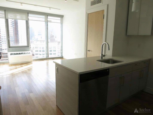 Building Photo - 555 W 53rd St