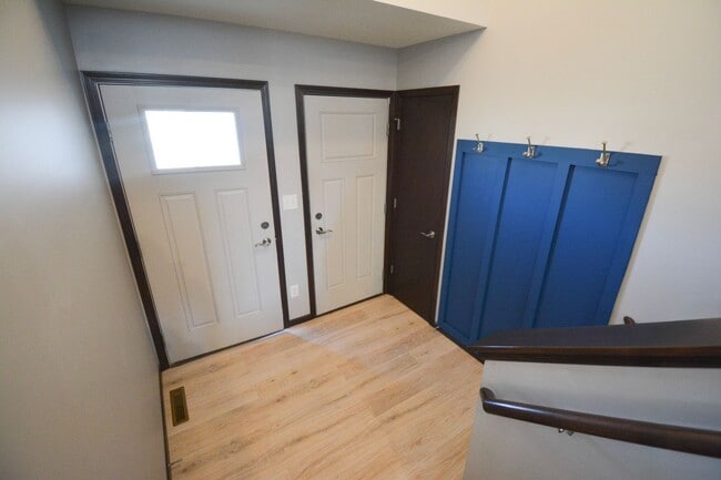Building Photo - Remodeled 4-Bedroom Home for Rent with Gar...
