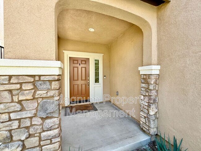 Foto del edificio - 24242 Hazelnut Ave
