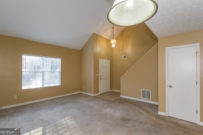 Building Photo - 1975 Glenwood Downs Dr