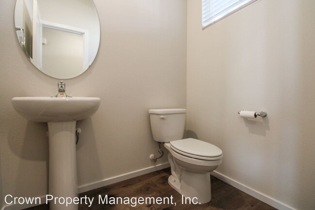 Building Photo - 4 br, 2.5 bath House - 4756 Astronaut Ave NE