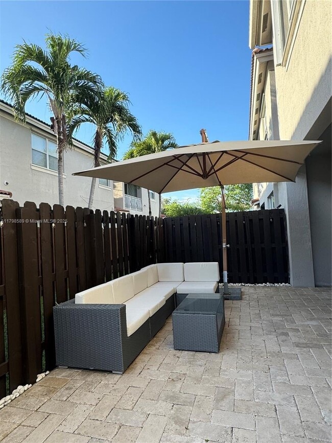 Foto del edificio - 8162 NW 114th Pl