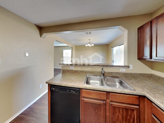 Building Photo - 9247 Pacific Maple