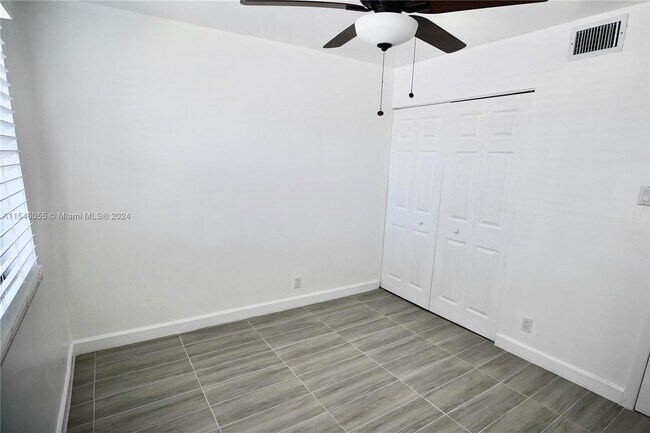 Foto del edificio - 10045 Winding Lake Rd