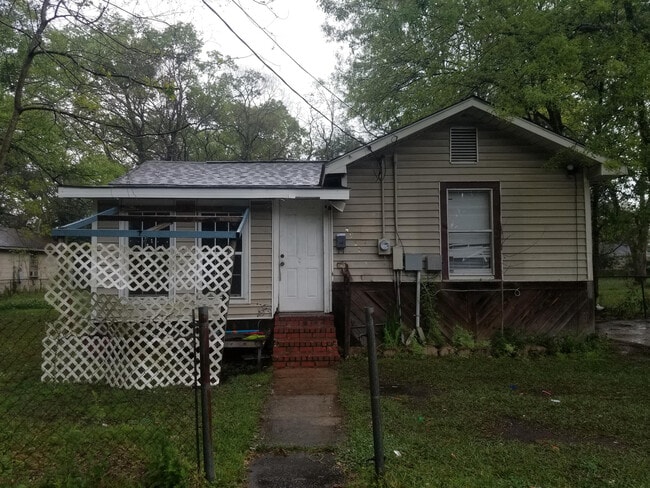 Building Photo - 4935 Clayton Dr