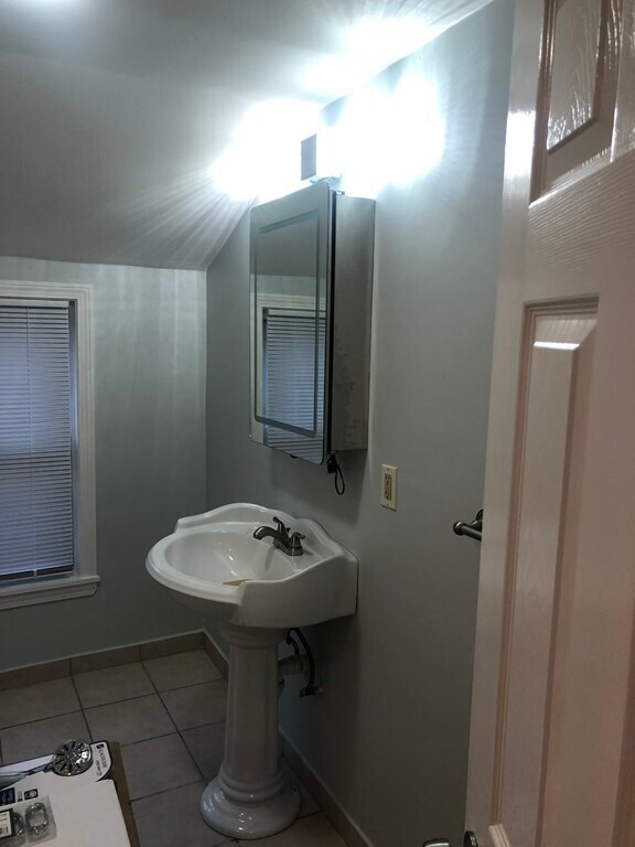 Building Photo - 14 Brackett St