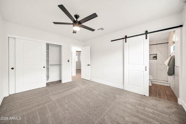 Foto del edificio - 6325 N 82nd St