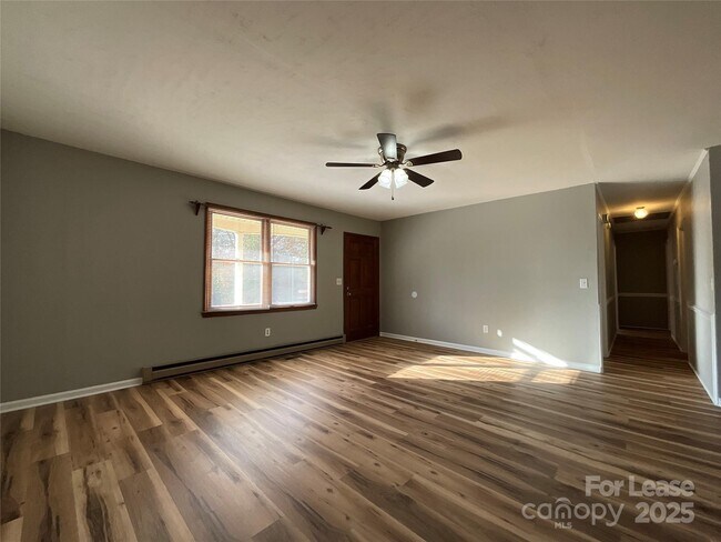 Foto del edificio - 215 Liberty St