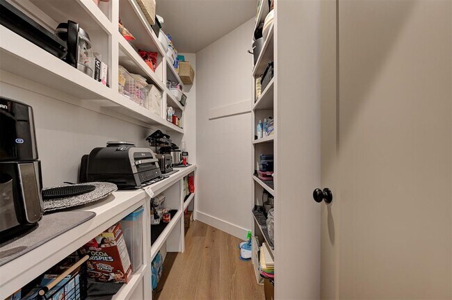 Foto del edificio - 4001 Stone Hl Ln