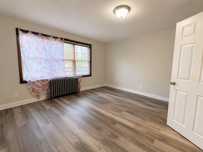 Bedroom 1 - 140 E Jersey St