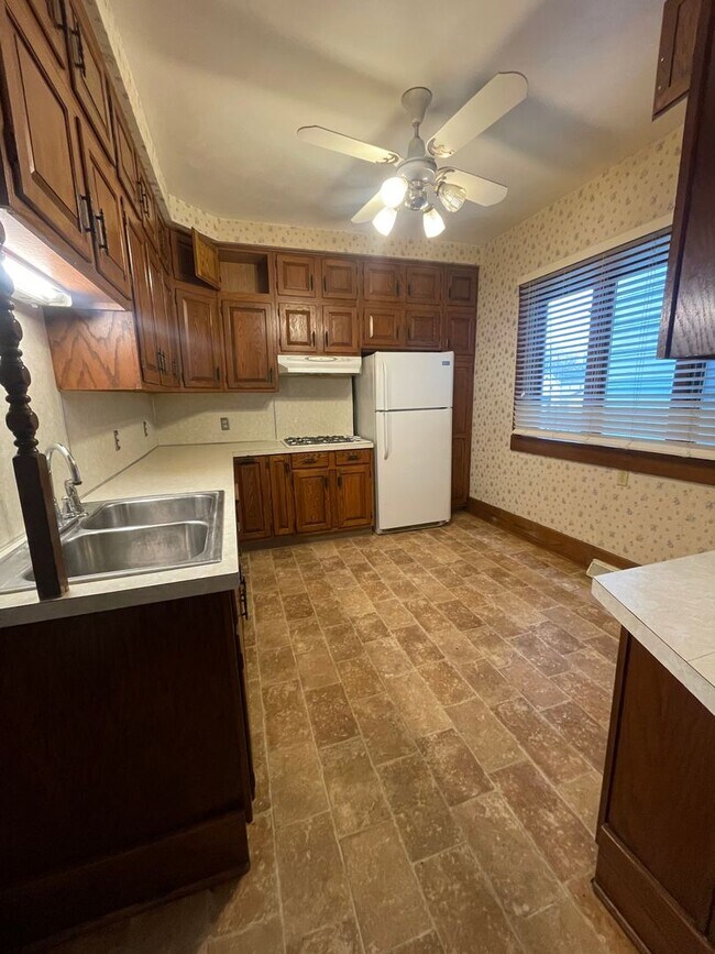 Foto del edificio - !HALF OFF FIRST MONTHS RENT SPECIAL! 5 bedroom 2 bath House