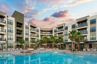 Building Photo - Livano Avondale