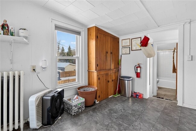 Building Photo - 607 N Cayuga St