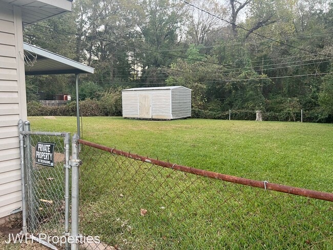 Building Photo - 3 br, 1.5 bath House - 2941 Hoyte Dr