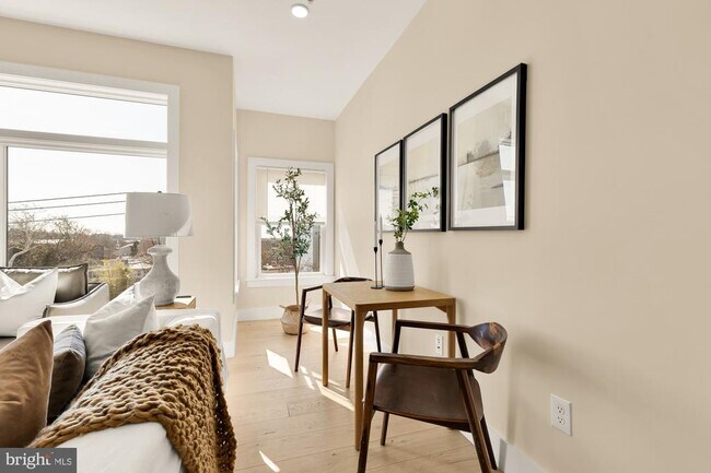 Foto del edificio - 927 Kennedy St NW