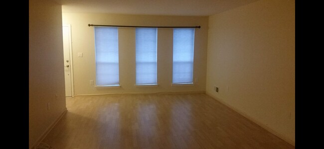 Building Photo - 141 Gregory Ln