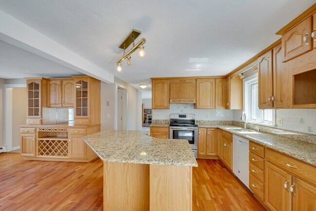 Foto del edificio - 58 Revere Rd
