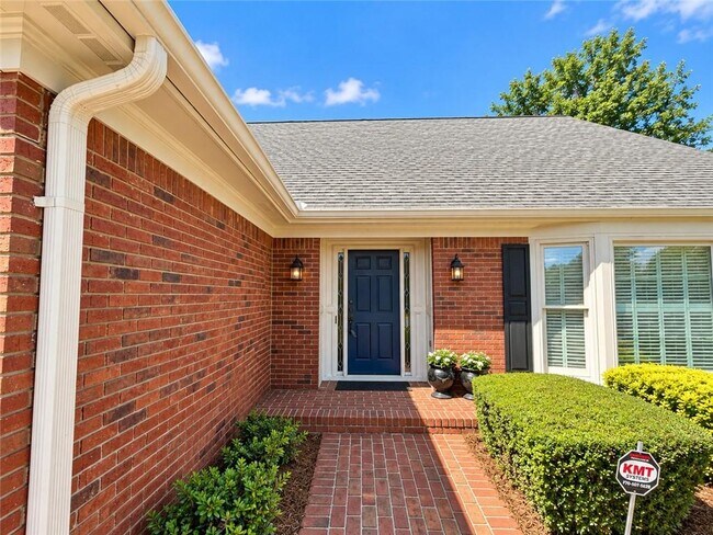Building Photo - 1826 Hermitage Pl