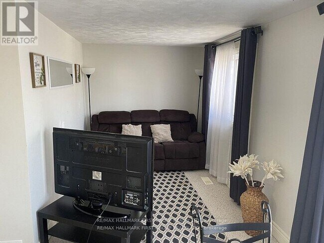 Photo du bâtiment - 26 Whiting Ave