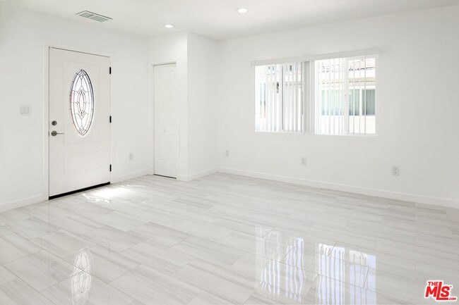 Foto del edificio - 4564 W Broadway