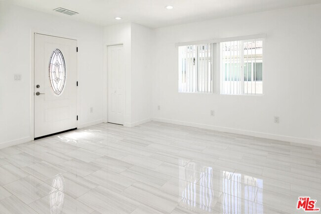 Foto del edificio - 4564 W Broadway