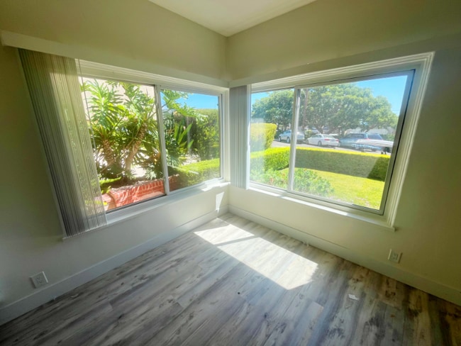 Foto del edificio - 244 Cliff Dr