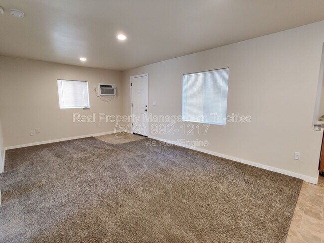 Foto del edificio - 44102 Dimmick Rd