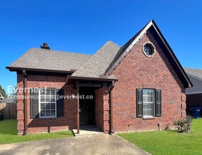 Building Photo - 7036 Foxhall Dr