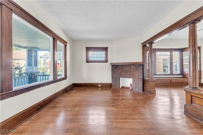 Building Photo - 1909 W 73rd St