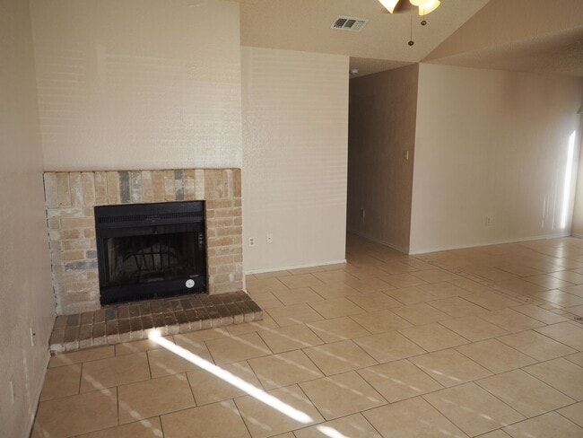 Building Photo - 1401 Hermitage Dr