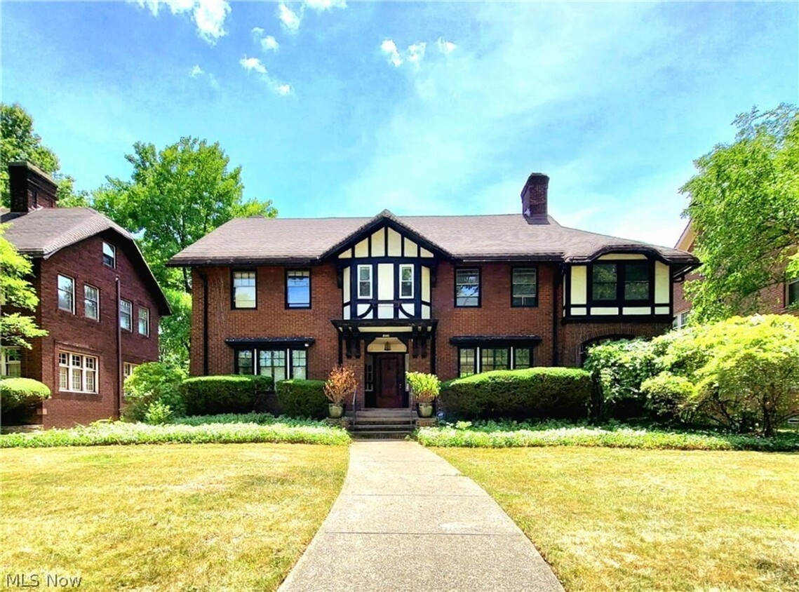 Primary Photo - HUGE HOME FOR RENT IN CLEVELAND HEIGHTS FO...