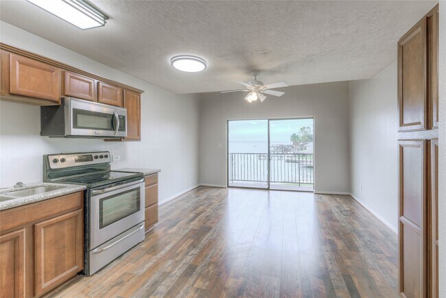 Foto del edificio - 445 Carolcrest Ln