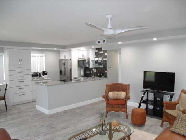Building Photo - 913  Flanders T  Delray Beach Fl 33484