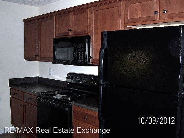 Building Photo - 3700 Woodcliff Dr