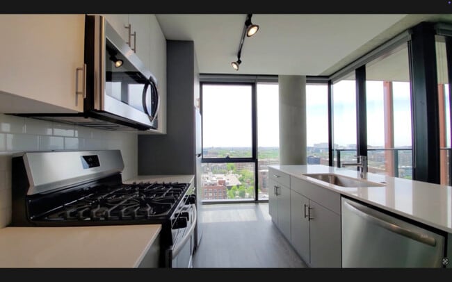 Photo - 1301 W Lake St Apartment