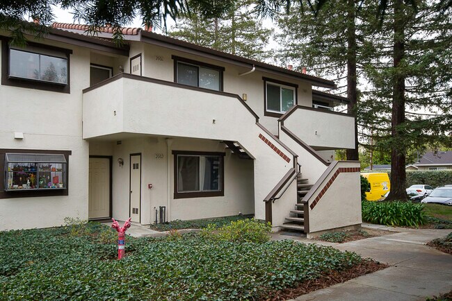 Building Photo - 1400 Bowe Ave