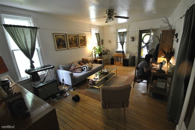 Foto del edificio - 324 E Jefferson St