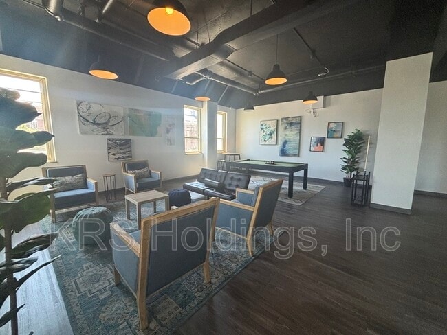 Building Photo - 311 W Franklin St