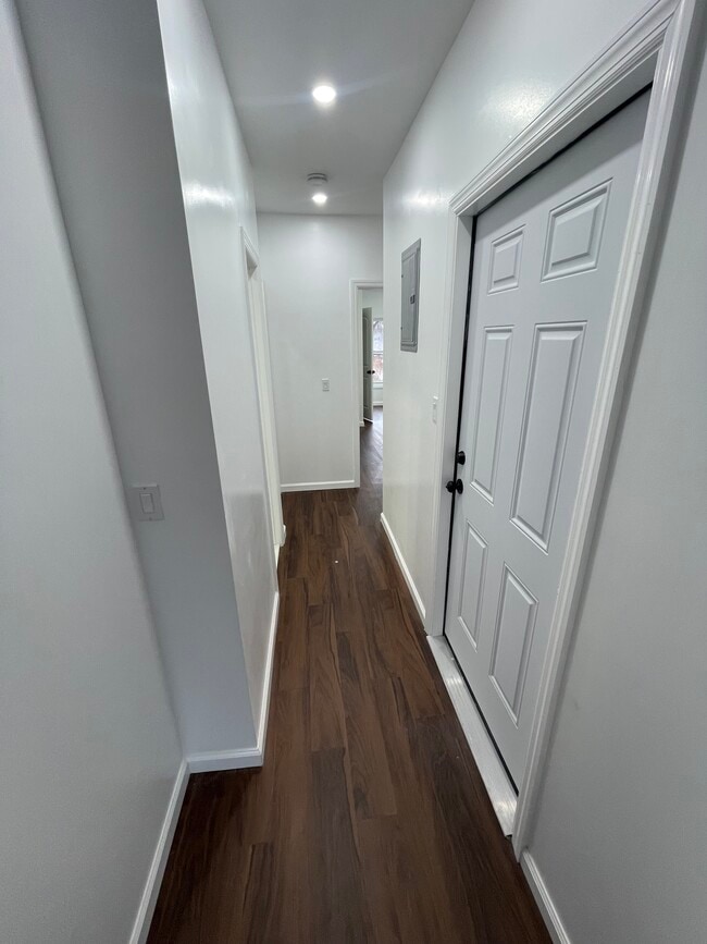 Building Photo - 452 S 1st Ave