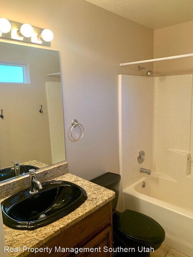 Foto del edificio - 3 br, 2 bath House - 332 East 710 South #79