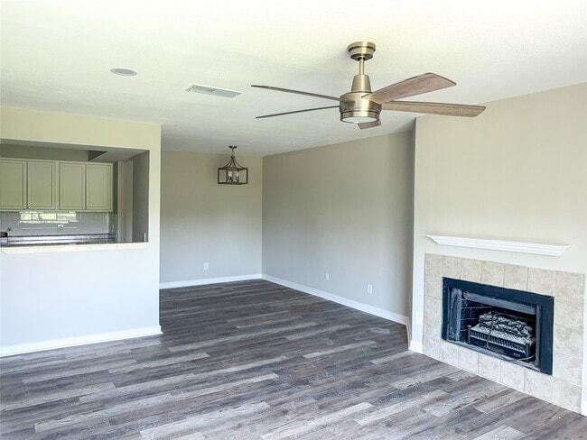 Building Photo - 2501 Gulf Fwy
