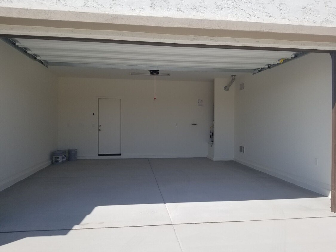 Foto principal - Great Home in Gated Community