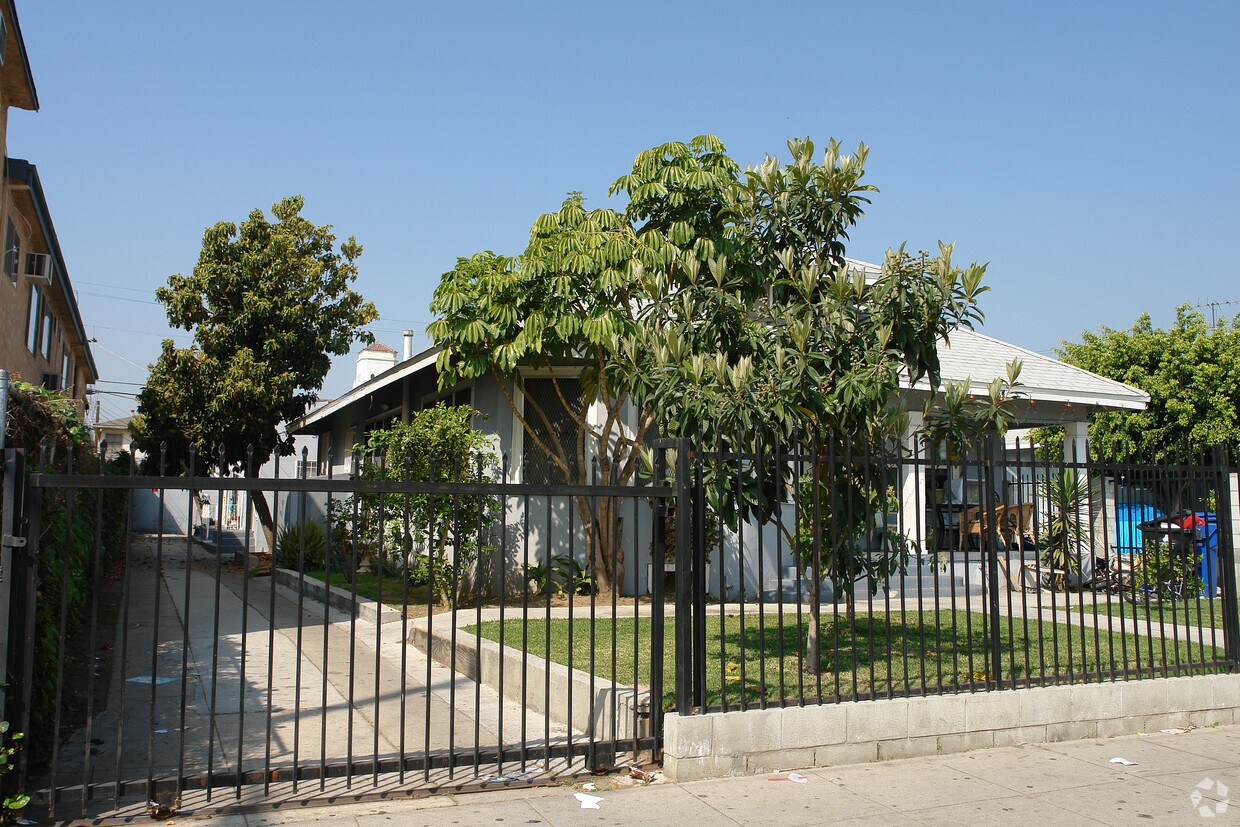 Foto principal - 1033 N Mariposa Ave