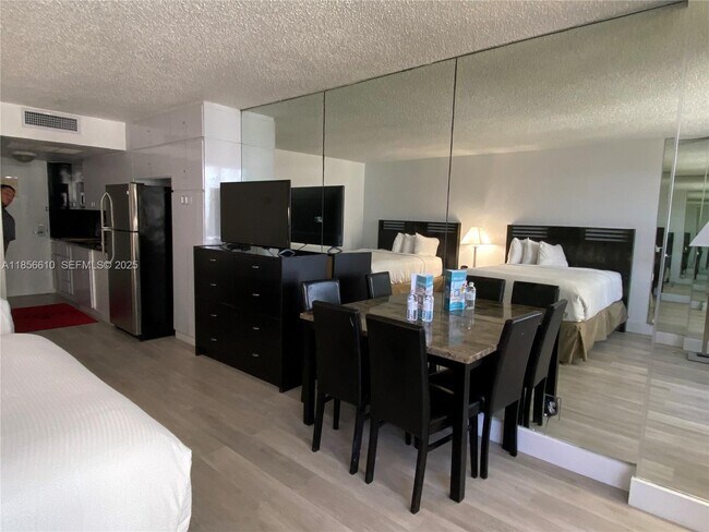 Foto del edificio - 19201 Collins Ave