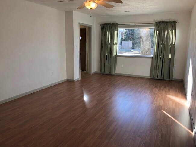 Living room - 122 W State St