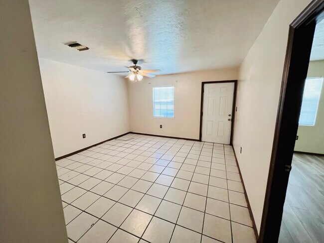Living room - 1603 NW 16th Ct