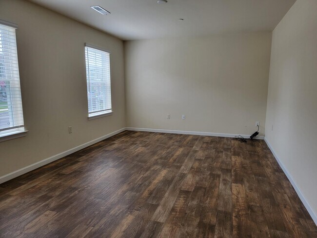Foto del edificio - 726 Farmwood Ln