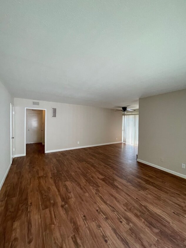 37013711 Green Ave Unit 3701C, Los Alamitos, CA 90720 Room for Rent